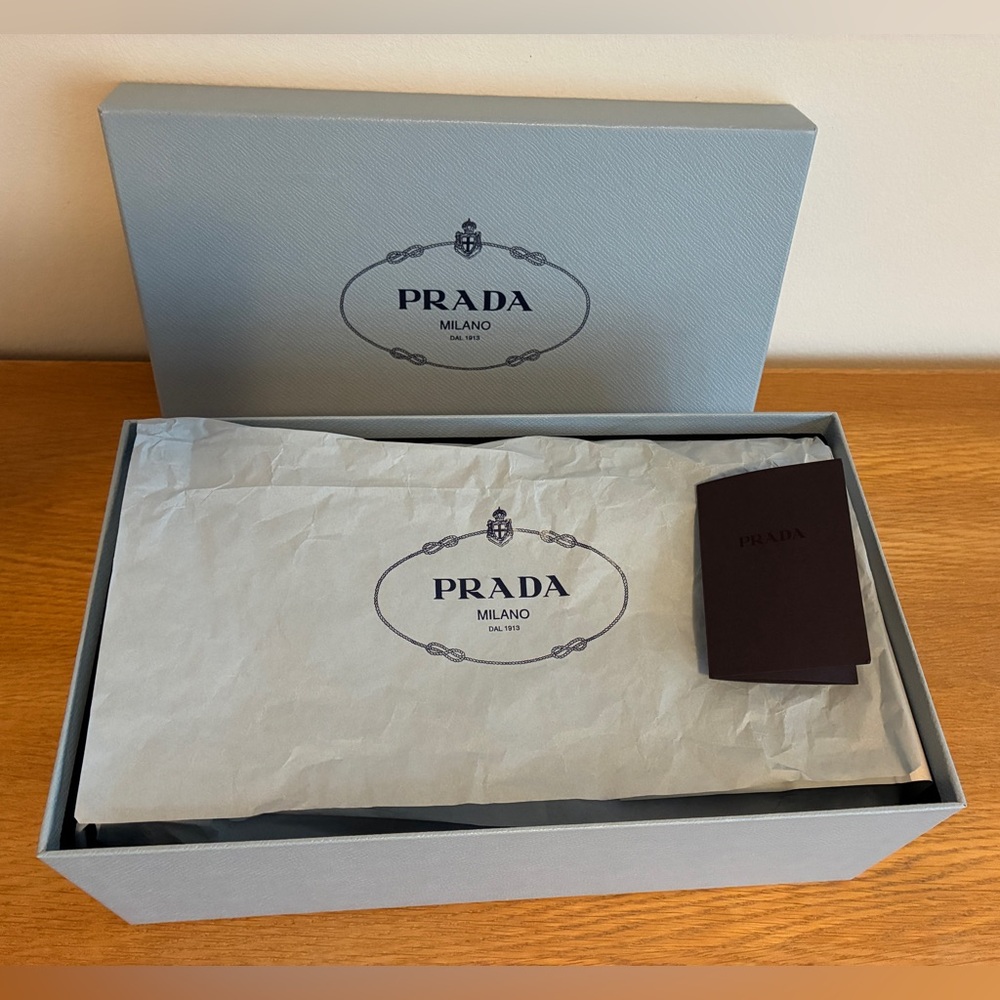 Prada Glossed Black Saffiano Flats with Bow - Picture 9 of 13